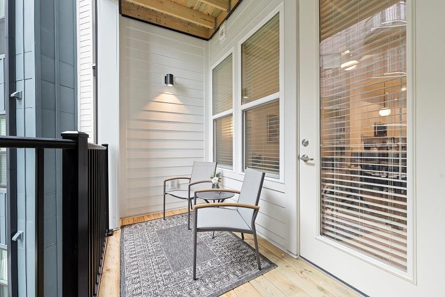 514776_2_60865685-full